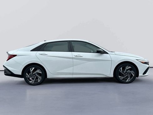 New 2025 Hyundai Elantra SEL image 8