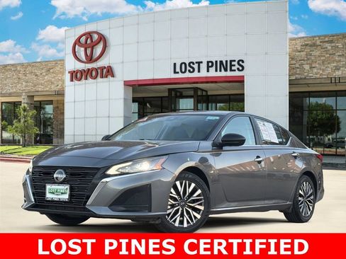 Used 2024 Nissan Altima 2.5 SV image 1