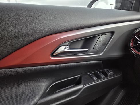 Used 2025 Chevrolet Equinox EV RS FWD image 39