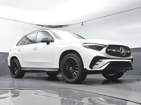 Used 2025 Mercedes-Benz GLC 300 w/ AMG Line image 34