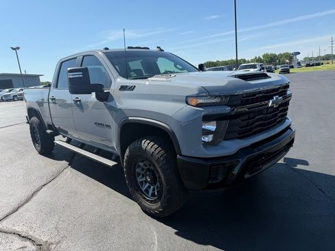 Used 2025 Chevrolet Silverado 2500 Custom w/ Custom Value Package AWD/4WD image 8