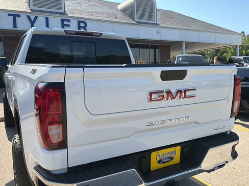 Used 2024 GMC Sierra 1500 SLE w/ Preferred Package AWD/4WD image 7