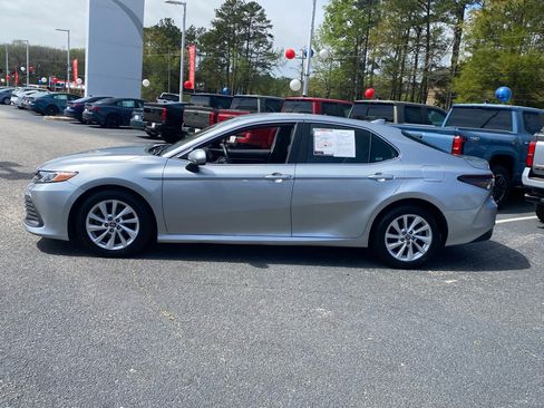 Used 2023 Toyota Camry LE image 3