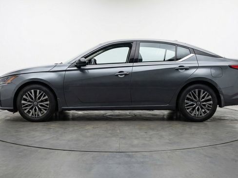 Used 2025 Nissan Altima 2.5 SV image 4