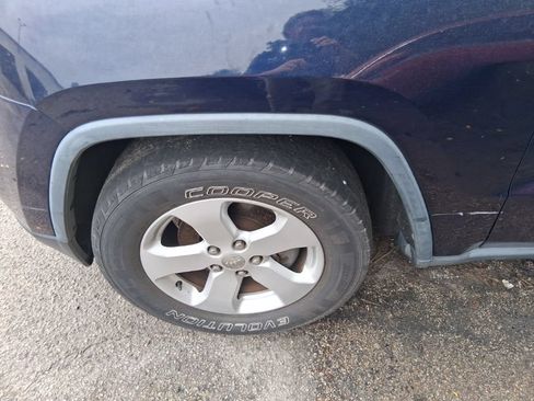 Used 2012 Jeep Grand Cherokee Laredo RWD image 11
