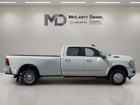 Used 2024 RAM 3500 Limited AWD/4WD image 15