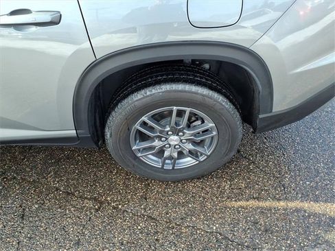 Used 2025 GMC Acadia Elevation image 21