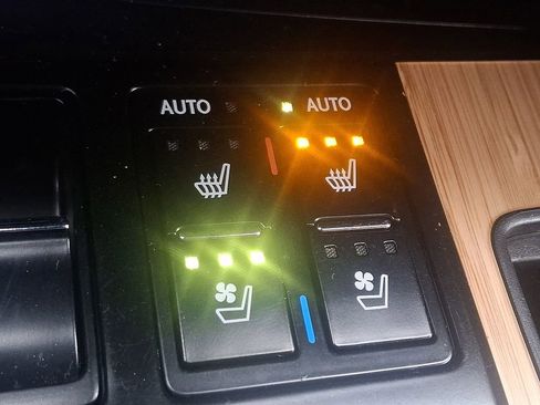 Used 2022 Lexus RX 350L Premium w/ Premium Package image 26