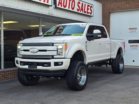 Used 2019 Ford F250 Platinum w/ Platinum Ultimate Package AWD/4WD image 6