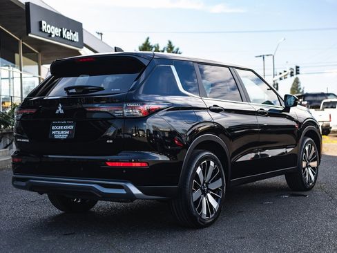 New 2026 Mitsubishi Outlander SE image 9