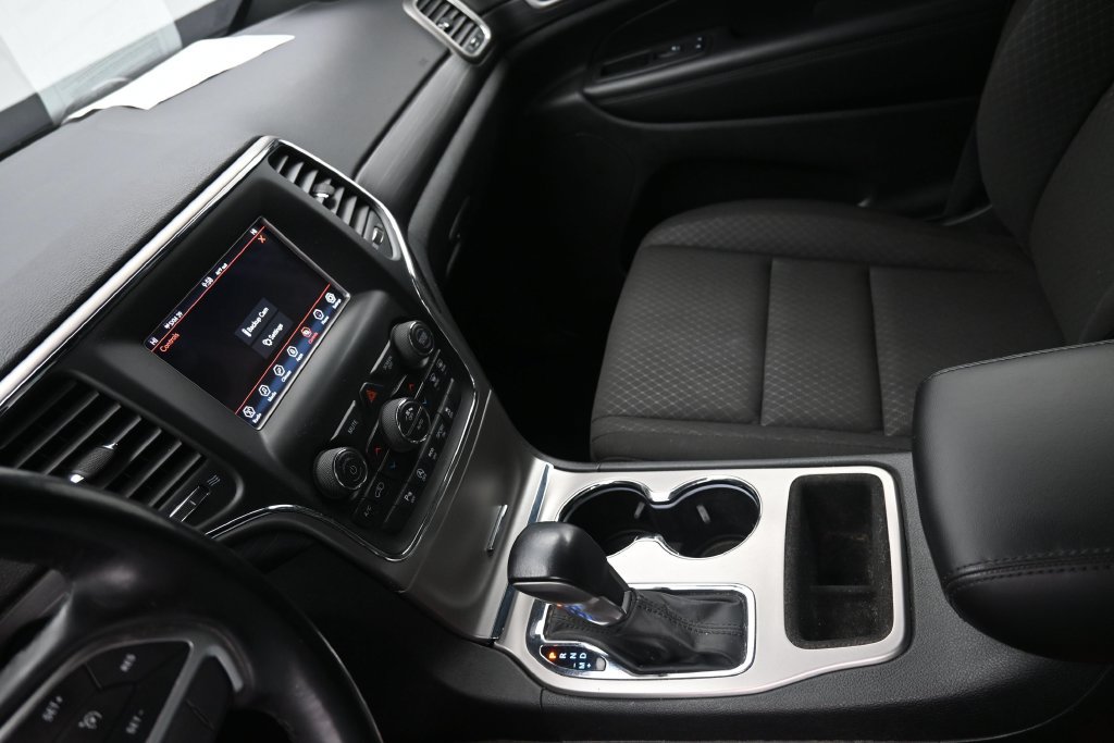 Used 2021 Jeep Grand Cherokee Laredo AWD/4WD image 18