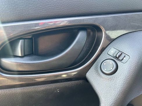 Used 2020 Nissan Rogue S image 7