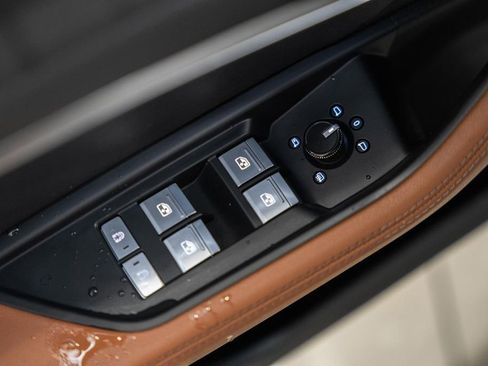 Used 2024 Audi Q8 e-tron Premium Plus image 38