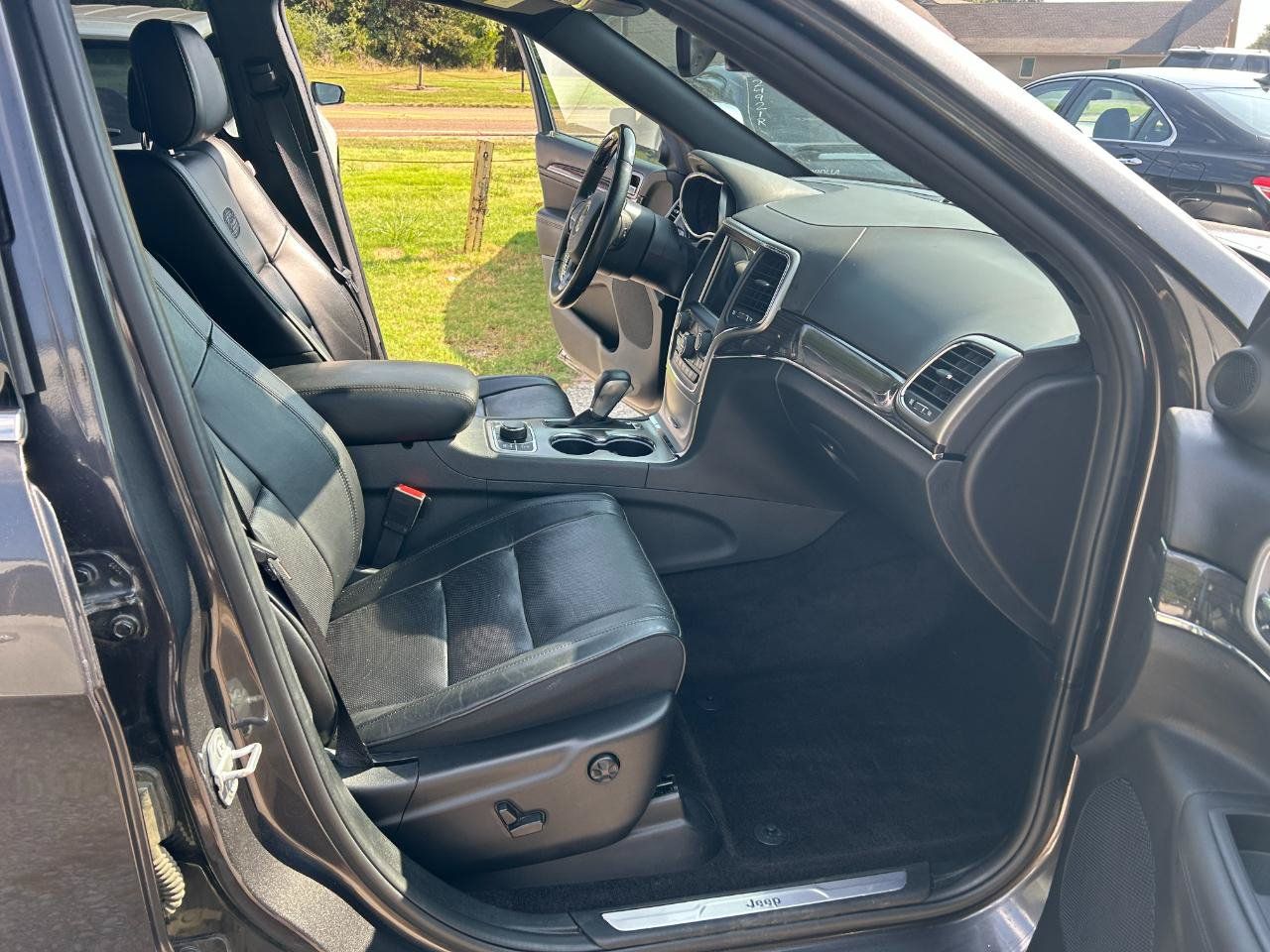 Used 2018 Jeep Grand Cherokee Overland AWD/4WD image 12