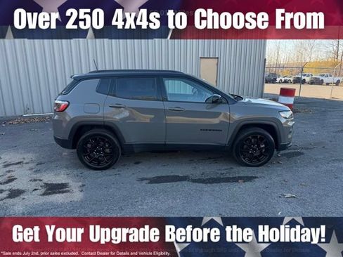 Used 2023 Jeep Compass Latitude AWD/4WD image 4