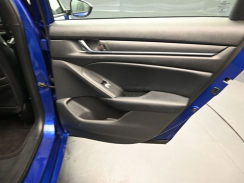 Used 2018 Honda Accord Sport image 18