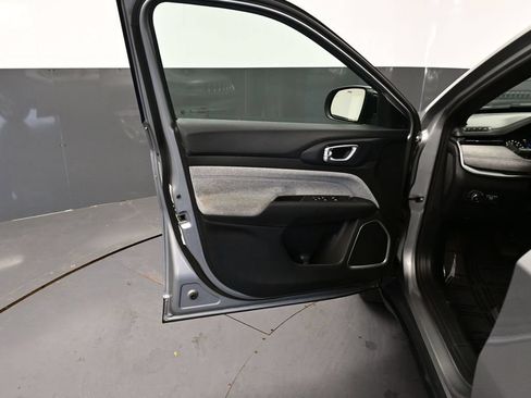 Used 2024 Jeep Compass Latitude AWD/4WD image 23