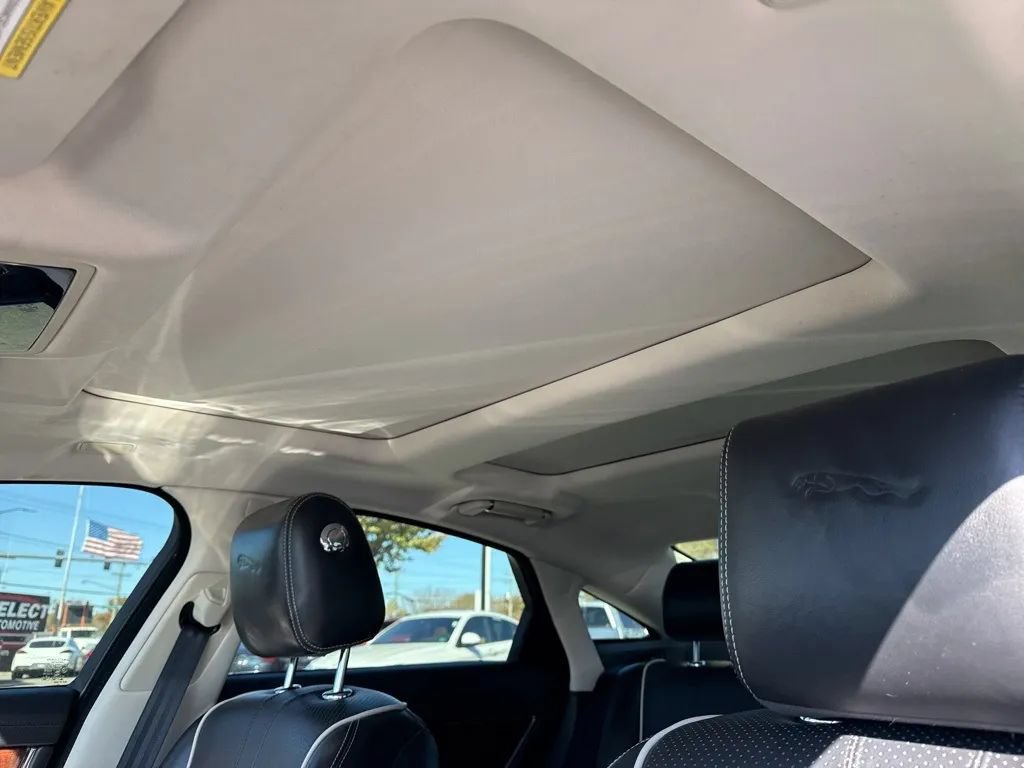 Used 2019 Jaguar XJ R-Sport AWD/4WD image 9