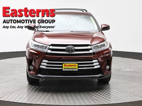 Used 2018 Toyota Highlander Plus AWD/4WD image 2