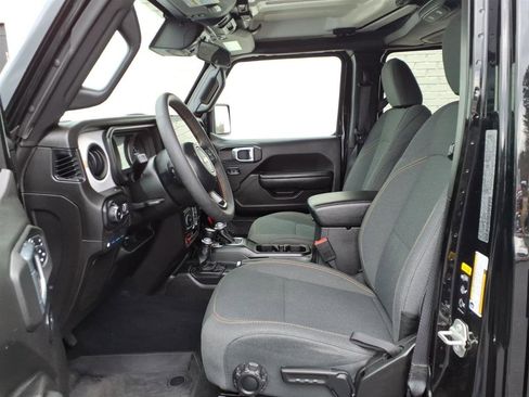 Used 2024 Jeep Wrangler Unlimited image 12