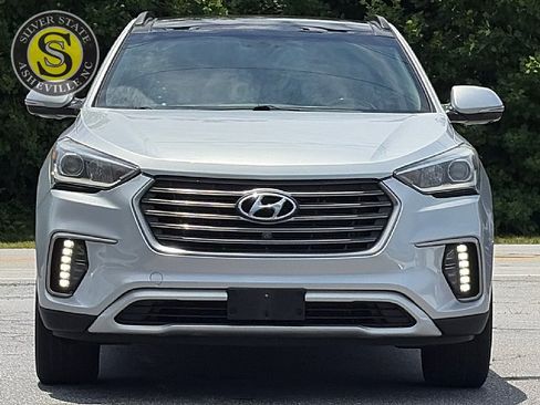 Used 2017 Hyundai Santa Fe FWD image 2