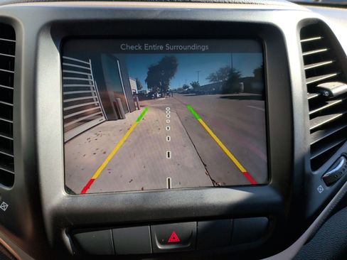 Used 2015 Jeep Cherokee Limited image 24