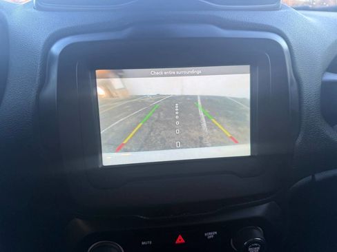 Used 2020 Jeep Renegade Latitude image 18