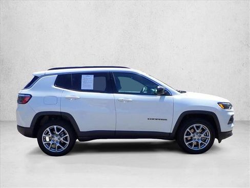 Used 2023 Jeep Compass Latitude AWD/4WD image 5