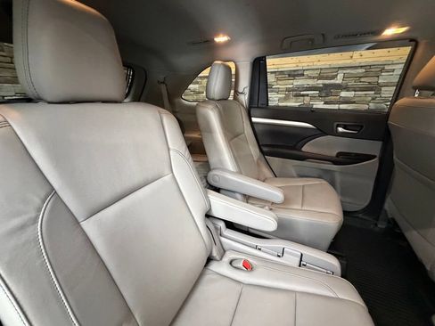 Used 2018 Toyota Highlander XLE AWD/4WD image 52