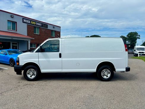 Used 2022 Chevrolet Express 2500 w/ Driver Convenience Package RWD image 6