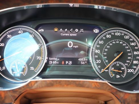 Used 2017 Bentley Bentayga image 32