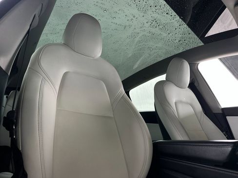 Used 2021 Tesla Model Y Long Range image 18