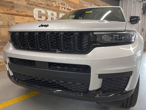 New 2025 Jeep Grand Cherokee L Altitude image 8