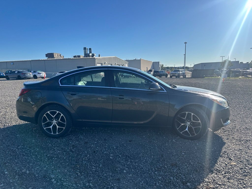 Used 2017 Buick Regal Sport Touring FWD image 11