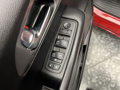 Used 2025 Chrysler Pacifica Select FWD image 8