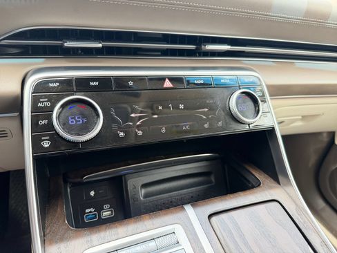 Used 2022 Genesis GV80 2.5T w/ Prestige Package 04 AWD/4WD image 26