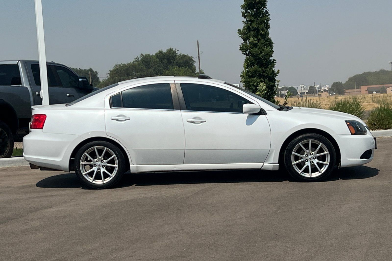 Used 2011 Mitsubishi Galant FWD image 3