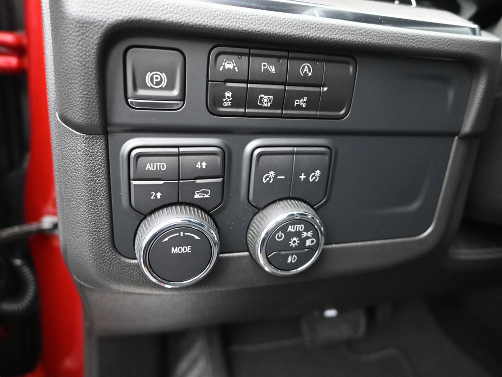 Used 2025 Chevrolet Suburban Premier AWD/4WD image 24