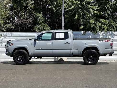 Used 2020 Toyota Tacoma TRD Sport w/ TRD Premium Sport Package AWD/4WD image 9