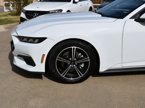 Used 2025 Ford Mustang Premium image 4