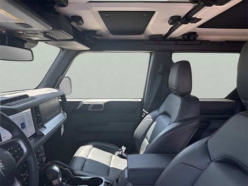 New 2025 Ford Bronco Badlands image 13
