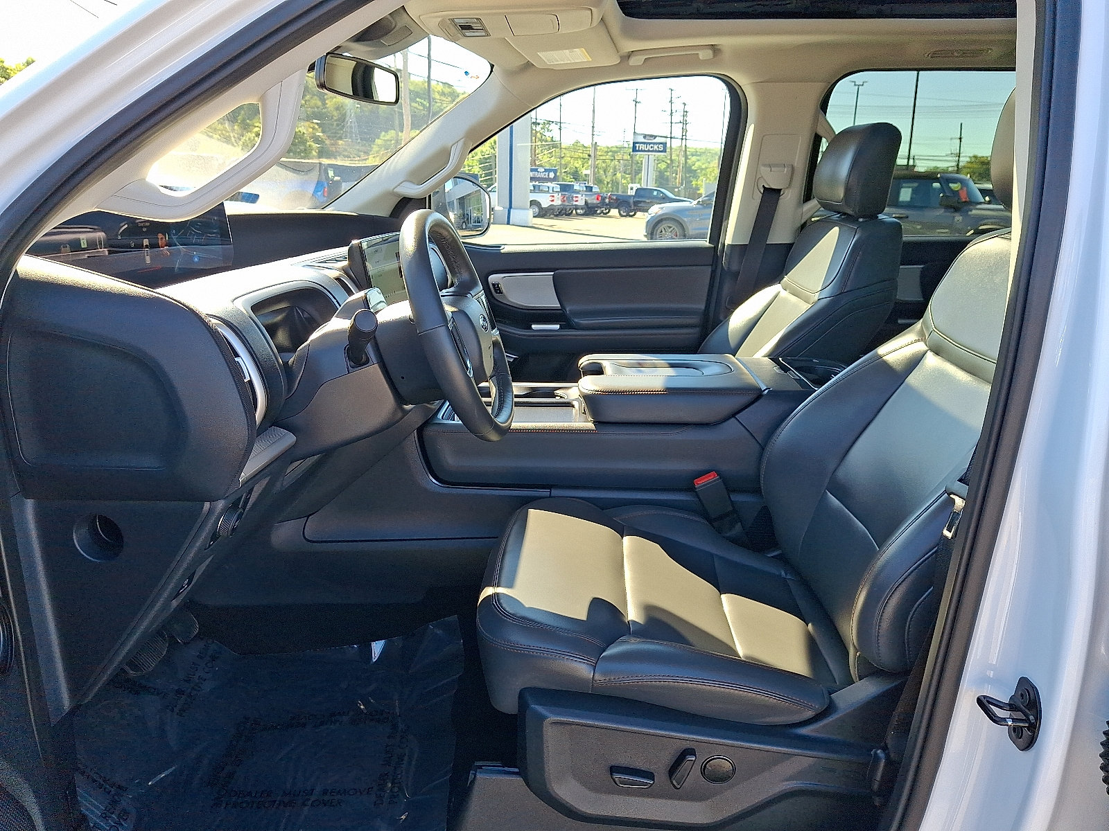 Used 2025 Ford Expedition Active AWD/4WD image 14