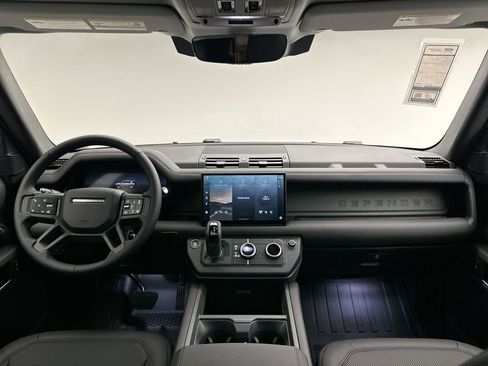 Used 2025 Land Rover Defender 110 S image 7