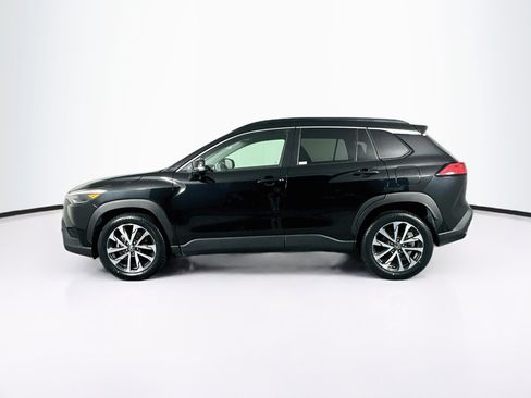 Used 2025 Toyota Corolla Cross XLE FWD image 4