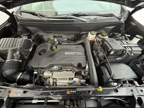 Used 2022 Chevrolet Equinox RS w/ RS Leather Package image 8