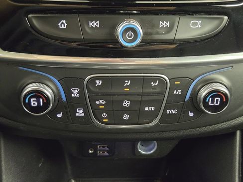 Used 2024 Chevrolet Traverse RS FWD image 19