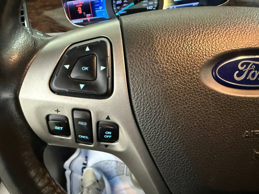 Used 2013 Ford Taurus Limited FWD image 31