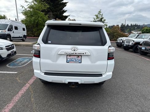Used 2022 Toyota 4Runner SR5 AWD/4WD image 8