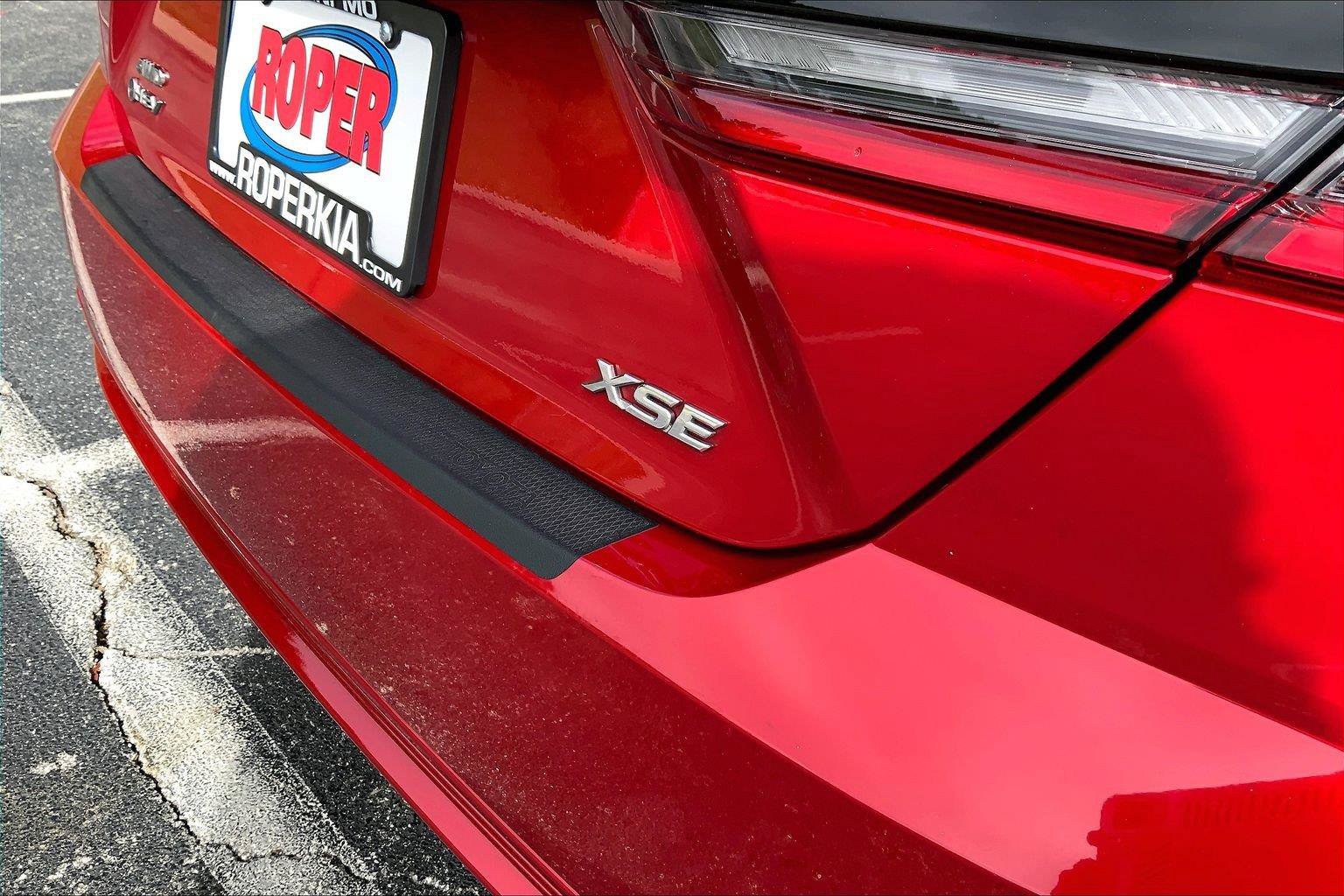 Used 2025 Toyota Camry XSE AWD/4WD image 8