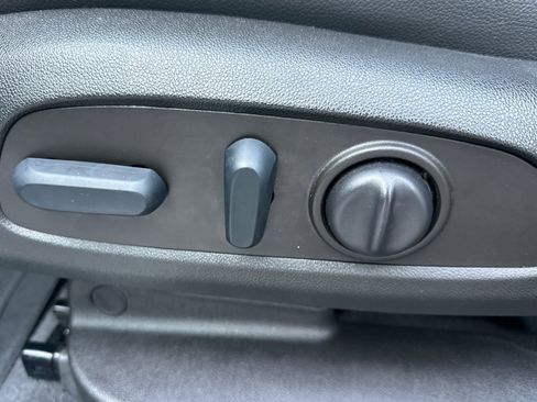 Used 2022 GMC Acadia AT4 w/ Technology Package image 13